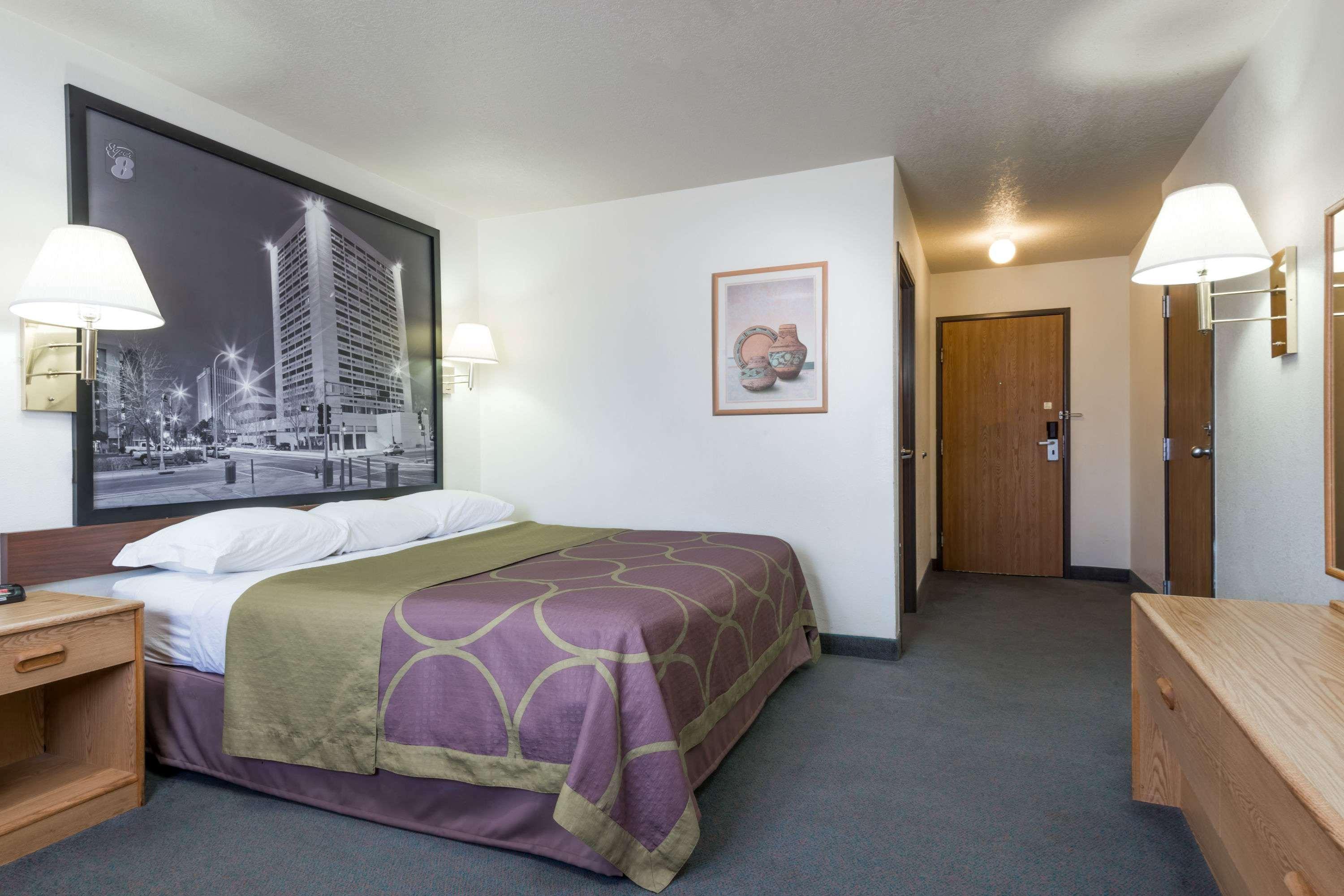 Super 8 By Wyndham Bernalillo Hotell Exteriör bild