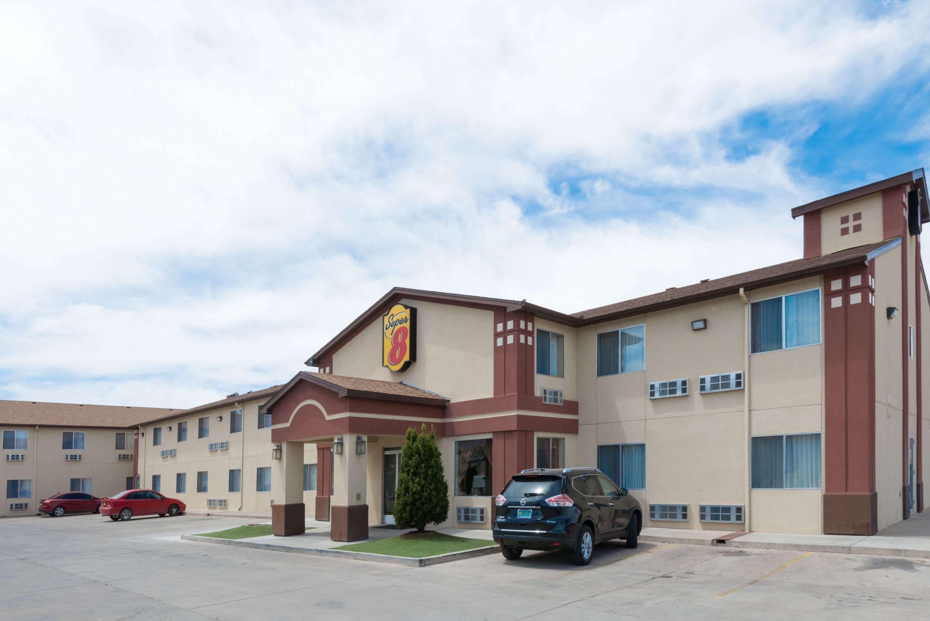 Super 8 By Wyndham Bernalillo Hotell Exteriör bild