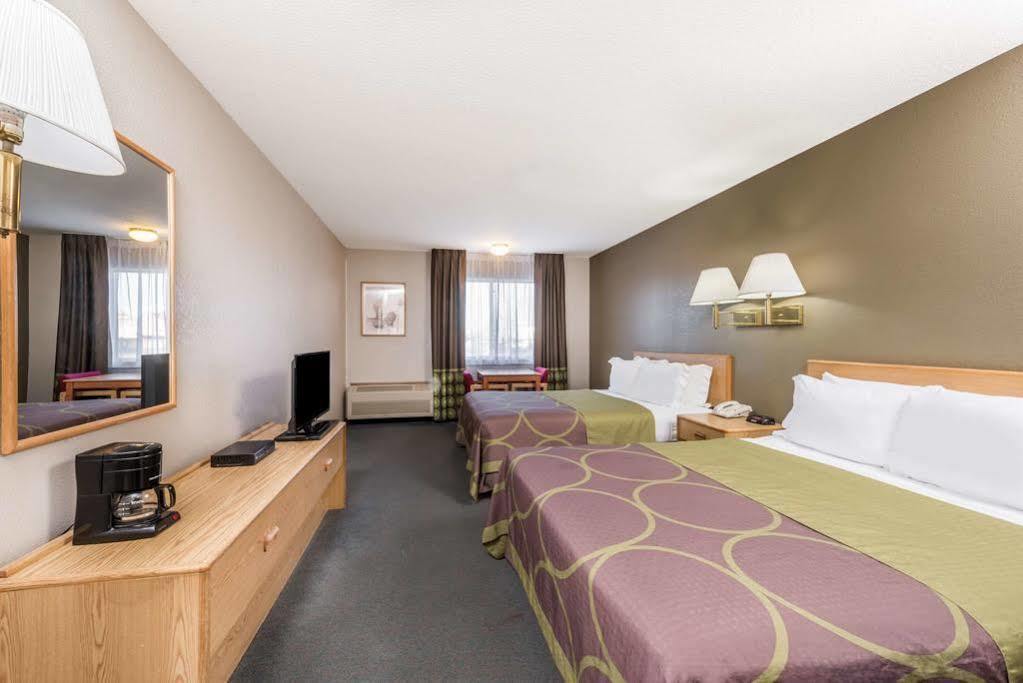 Super 8 By Wyndham Bernalillo Hotell Exteriör bild